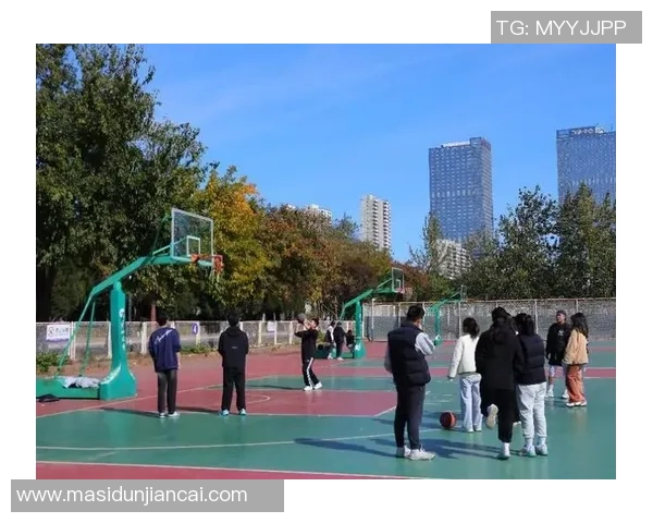 女生也能在篮球场上闪耀光芒展现自我风采与力量的魅力之旅